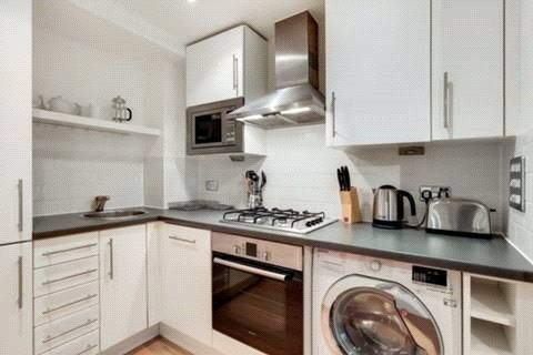 Flat 2, Thackery Court, 75, Turnmill Street, London photo 3