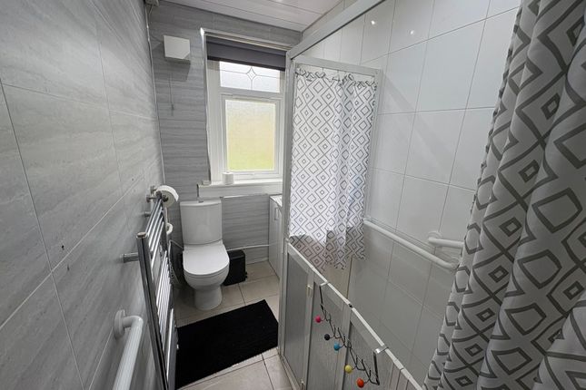 64 Ladykirk Drive, Glasgow photo 4