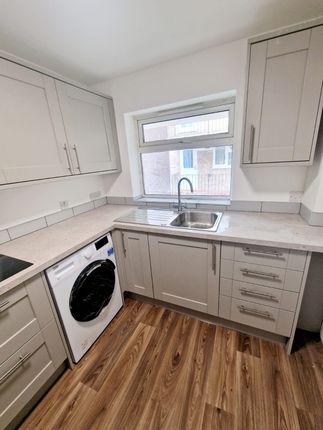14, Chichester Court, Slough photo 5