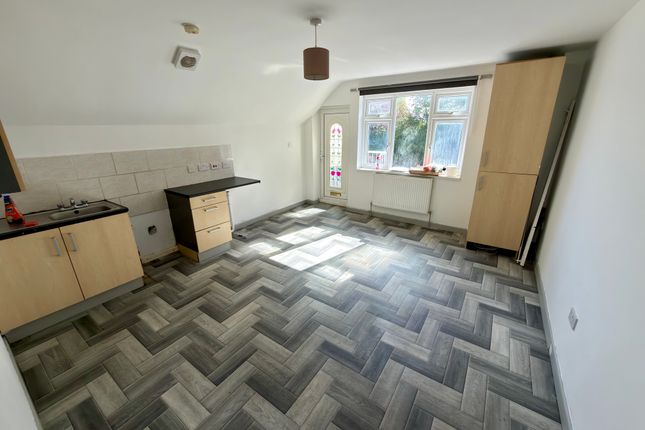 Flat 2, 82, Lower Prestwood Road, WOLVERHAMPTON photo 3