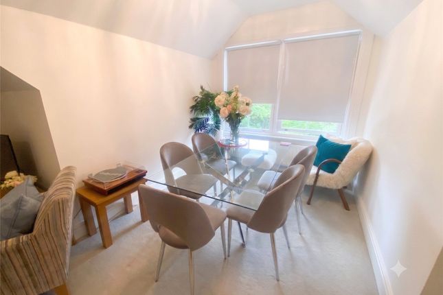 Flat 6, Silverthorne, 124, London Road, Surrey photo 3