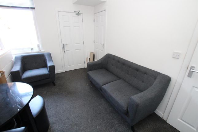 Living Room.Jpg