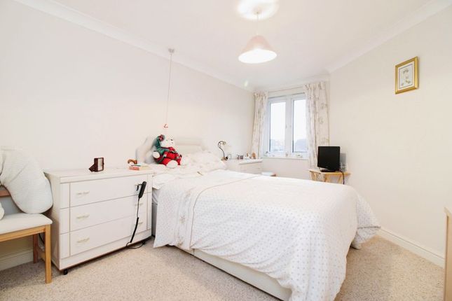 Flat for sale in Heathlands Court, Southampton