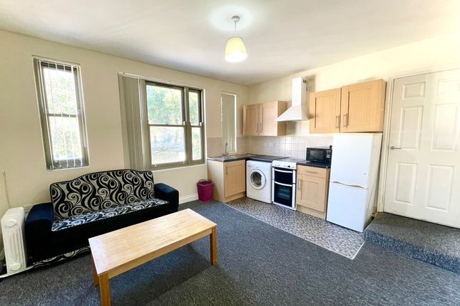 Flat to rent in Far Gosford Street, Coventry