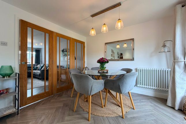 11 Abbots Garth, Scarborough photo 3
