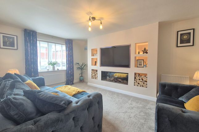 35 Moon Avenue, Coalville photo 4