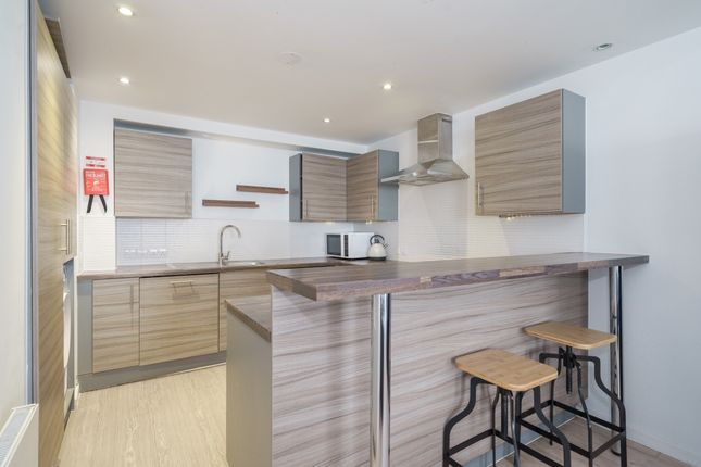 Flat B, 4, Lakeside Way, Wembley photo 3