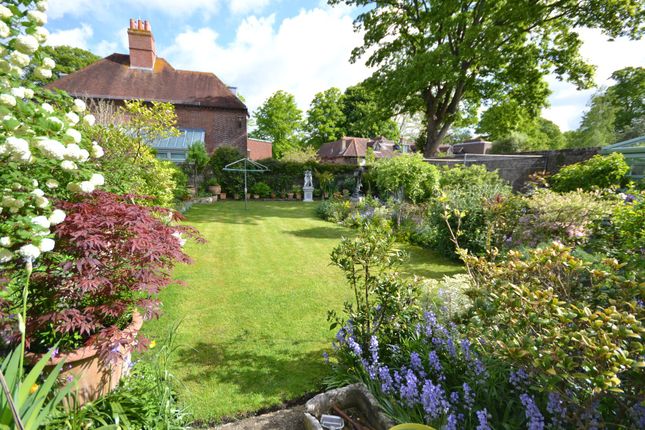 2 East Row, Chichester photo 4