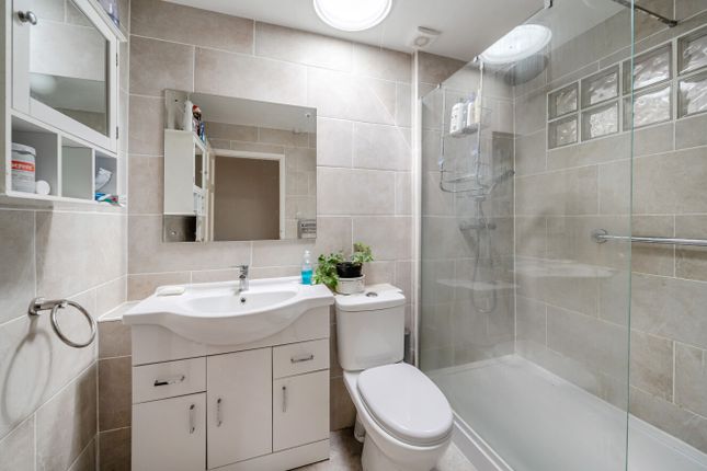 1, Thorn Close, Alton photo 4