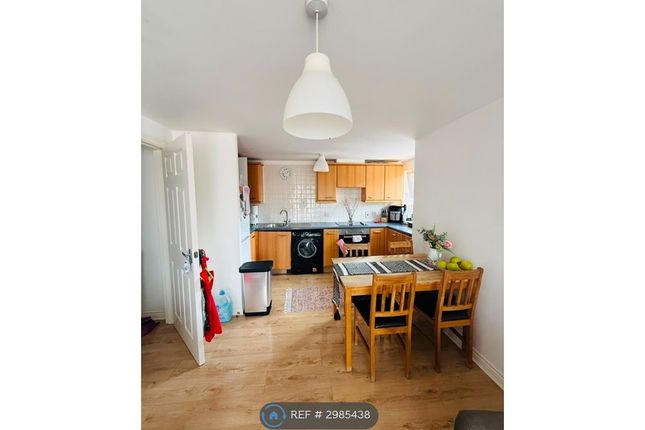 Blackburn Way, Hounslow photo 3