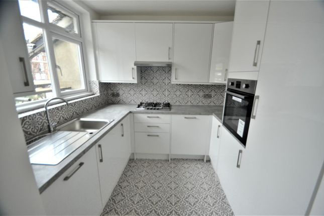 Flat 1, 47a, Goodwyn Avenue, Mill Hill photo 2