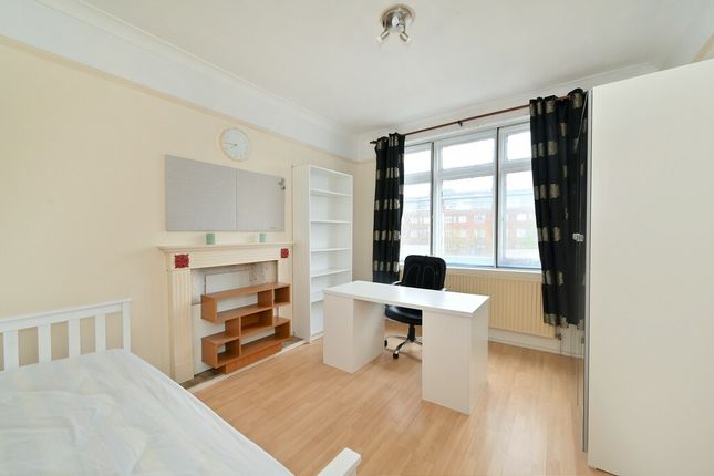 Flat to rent in Talgarth Mansions, Barons Court