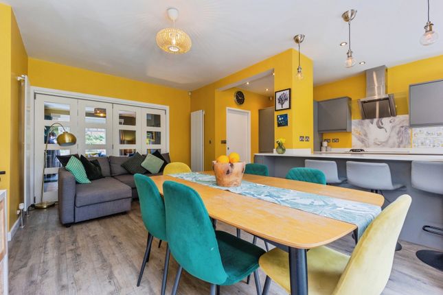 4, Redland Crescent, Manchester photo 2