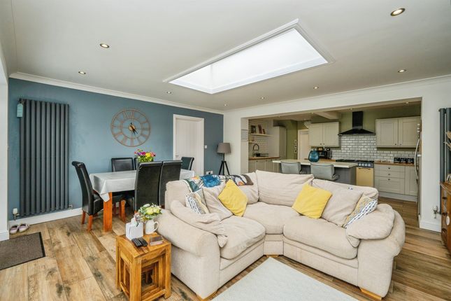 49, Sandringham Drive, Derby photo 4