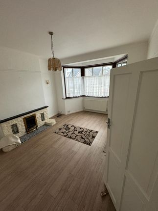 Thumbnail Bungalow to rent in Breamore Road, Ilford