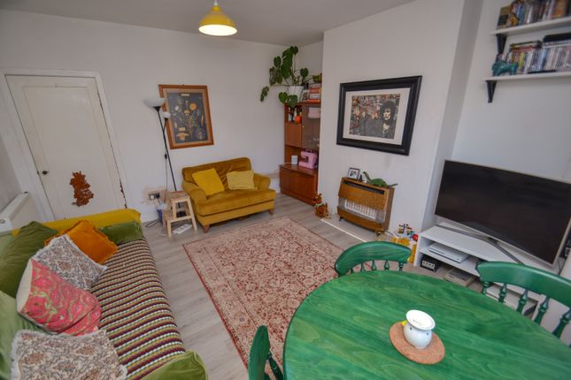 Flat for sale in 2/2 203 Deanston Drive, Shawlands, Glasgow