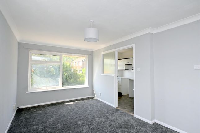 Flat 2, 21, Filching Road, Eastbourne photo 4