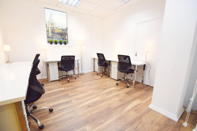 Office to let in Redan Place, London