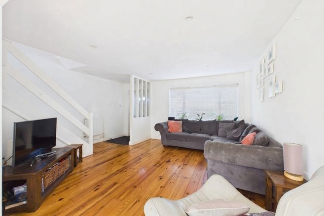 28, Milton Avenue Cliffe Woods, Rochester photo 3