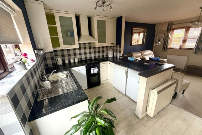 5, Amberley Terrace Devils Lane, Egham photo 3