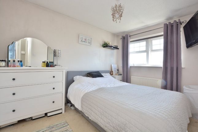 31, Grange Park Close, Castleford photo 4
