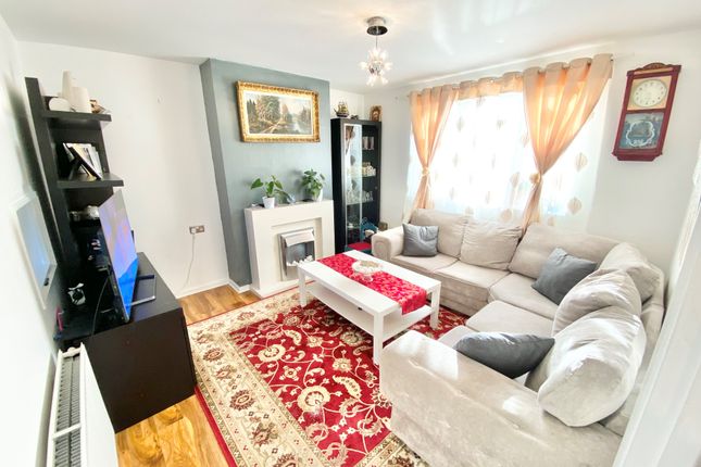 Flat for sale in Highview Close, Potters Bar
