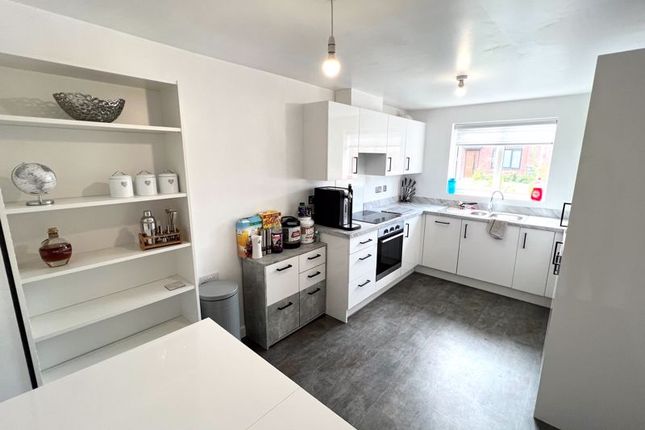 12, Blossom Way, Salford photo 3