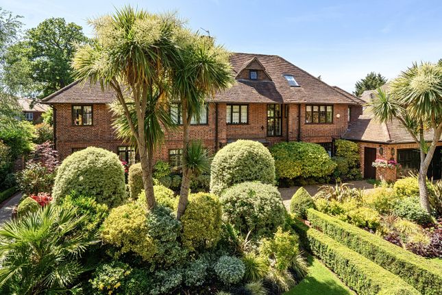 6-bed detached on The Gate House, 6, North Common, Weybridge, £2,750,000