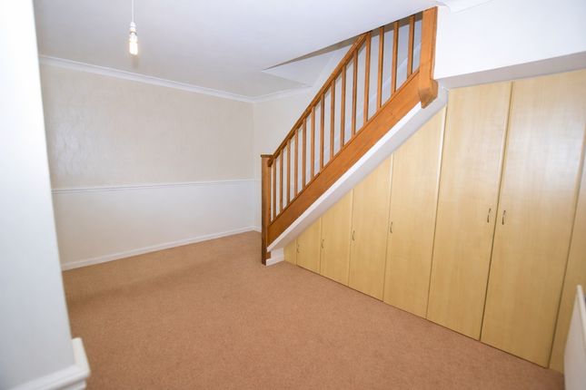 6, Holliwell Close, Colchester photo 4