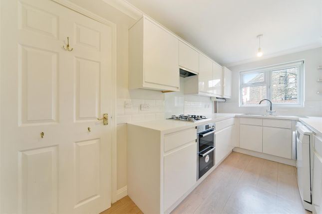 Flat for sale in Worple Road, London