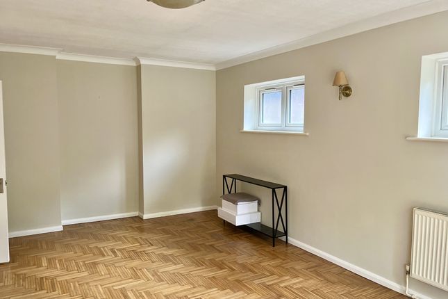 75, Clockhouse Lane, Romford photo 5
