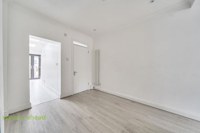 19, Cobden Road, London photo 2