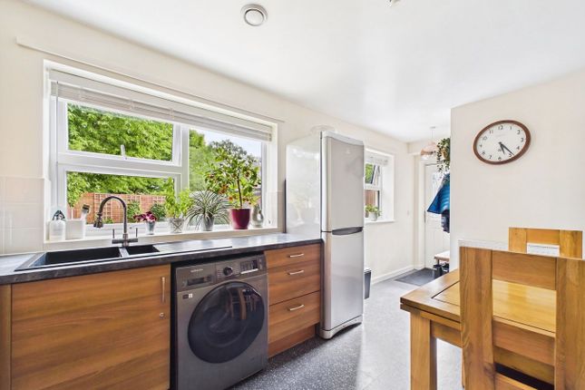 9, Lawrence Close, Hitchin photo 4