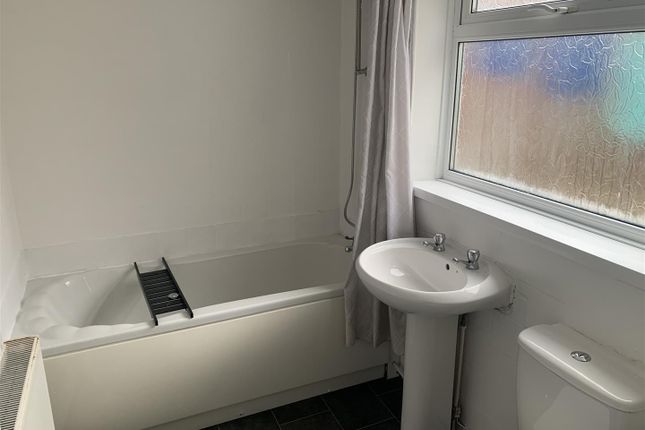 3, Rosiland avenue, Bedlington photo 3
