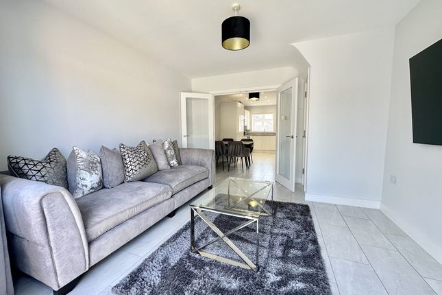 7, Catherine Close, Poole photo 4