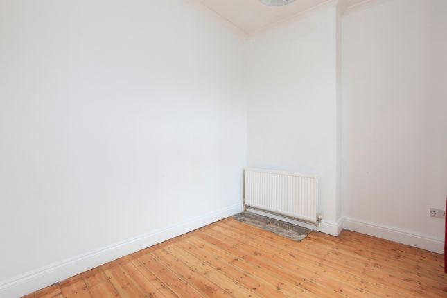 Flat for sale in Cambray Road, Balham, London