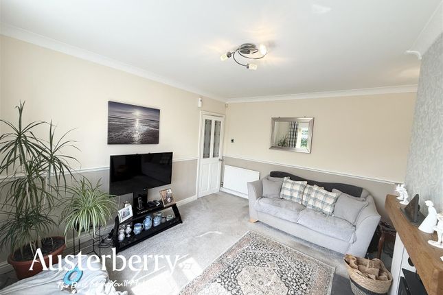 80, Ostlers Lane, Leek photo 2