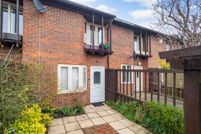 Thumbnail Terraced house to rent in Osborne Place, Sutton