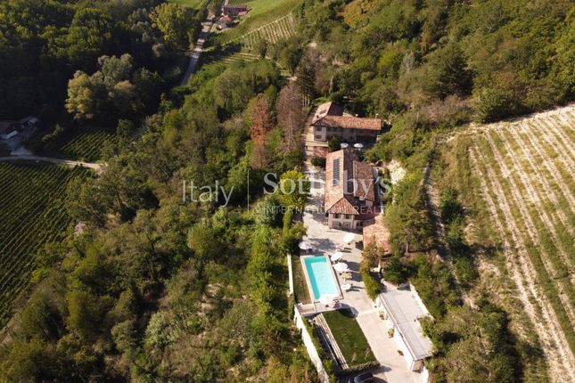 Villa for sale in Via Ripe, Calosso, Piemonte