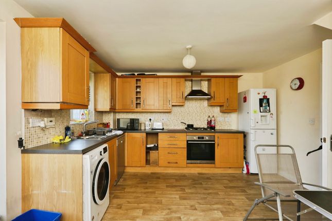 26, Denbigh Avenue, Worksop photo 2