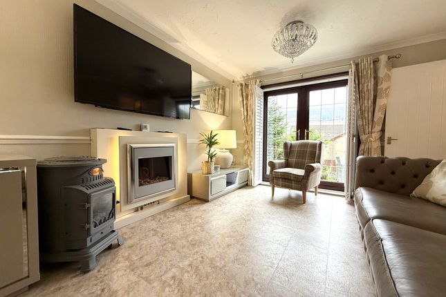 22 Bron Y Deri, Mountain Ash photo 3