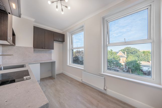 Flat 2, 3, Bromley Road, London photo 4