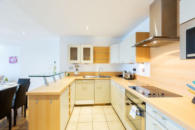Flat to rent in 18 Western Gateway, Royal Victoria