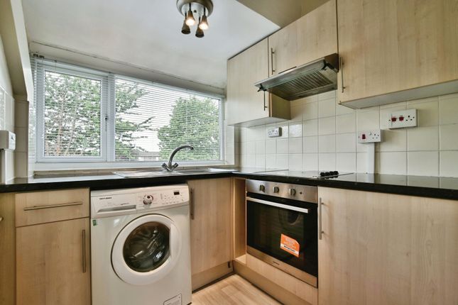 15, Darwin Grove, Stockport photo 4