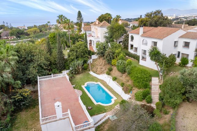 Thumbnail Villa for sale in El Rosario, Marbella East, Marbella