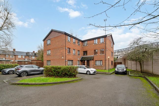 1-bed house on 31, Birchwood Close, Morden, £185,000