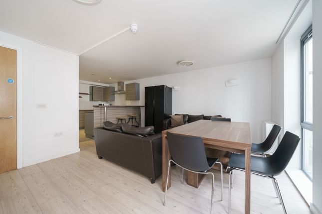 Flat B, 4, Lakeside Way, Wembley photo 4