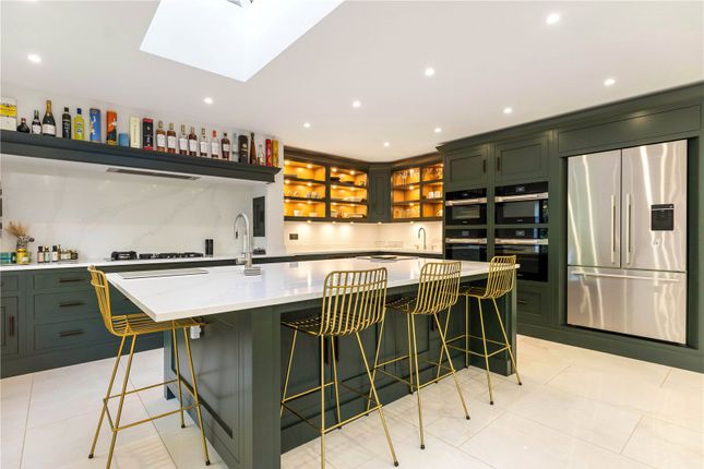 16, Harpesford Avenue, Surrey photo 3
