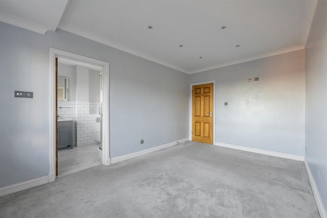 Boleyn Court, Flat 51, Epping New Road, Buckhurst Hill photo 4