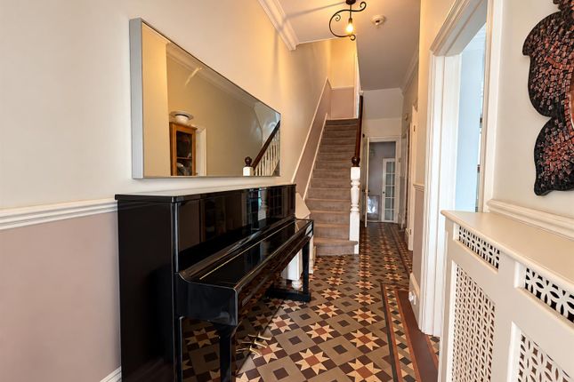 8, Cliff Road, Eastbourne photo 3